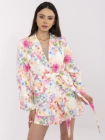 Ecru-niebieski elegancki komplet z paskiem