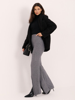 Dunkelgraue Strickhose mit Schlitz und hoher Taille.