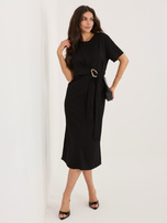 Czarna midi sukienka z ozdobnym detalem