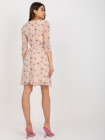 Hurtownia Jasnoróżowa sukienka z kwiatowym printem