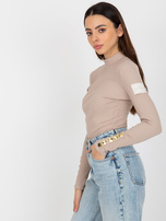 Hurt Beżowa damska bluzka z półgolfem w prążek OCH BELLA 