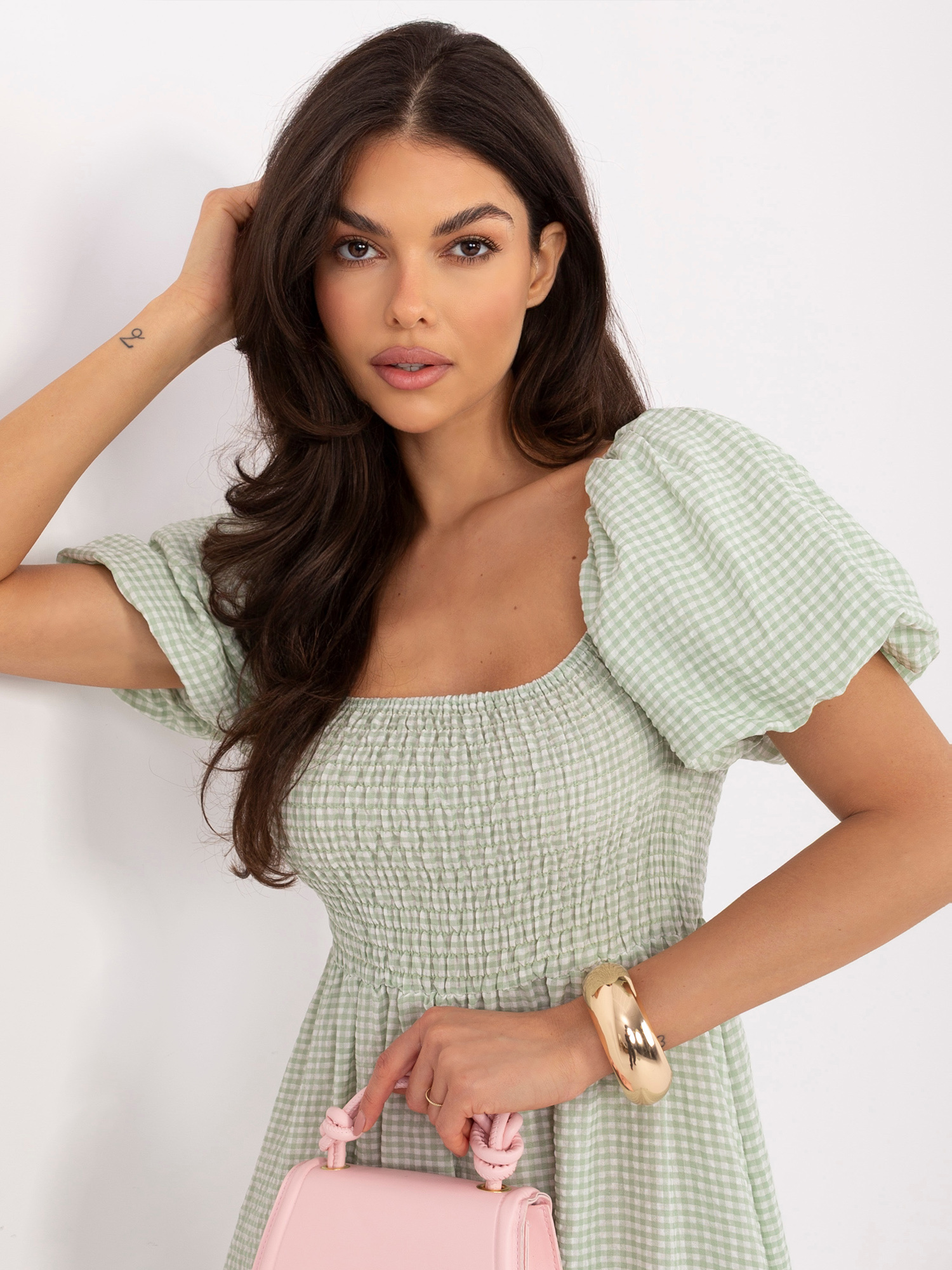 Pistacjowa letnia sukienka hiszpanka w kratkę