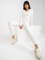 Hurtownia Ecru damskie spodnie dzianinowe ze ściągaczem