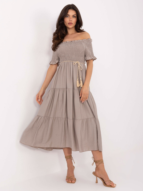 Ciemnobeżowa sukienka hiszpanka z falbaną