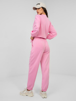 Różowe dresowe spodnie typu joggery