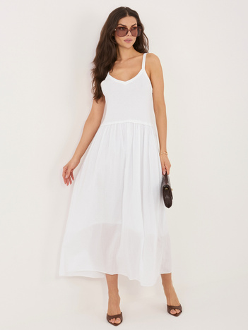 Biała długa sukienka na lato