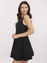 Czarna rozkloszowana sukienka na ramiączkach