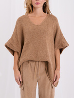 Camelowy damski sweter oversize z rękawem 3/4