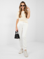 Jasnobeżowy sweter z domieszką wiskozy