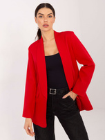 Czerwona marynarka z poduszkami na ramionach