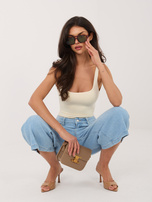 Jasnoniebieskie jeansowe spodnie z nogawką 7/8