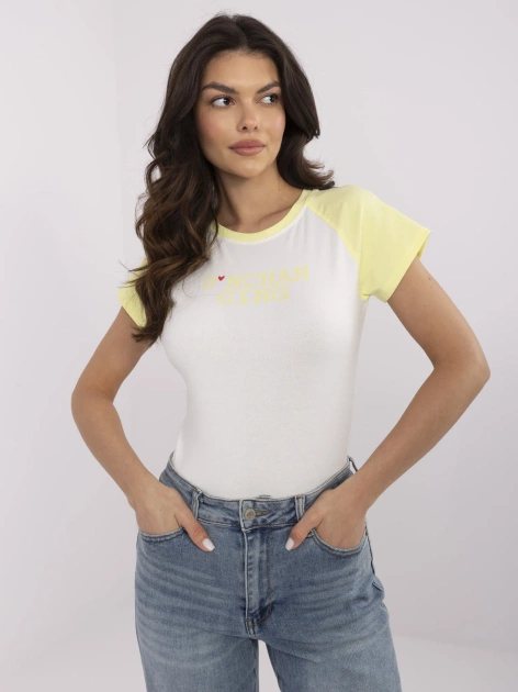 Ecru-żółty damski t-shirt z napisem