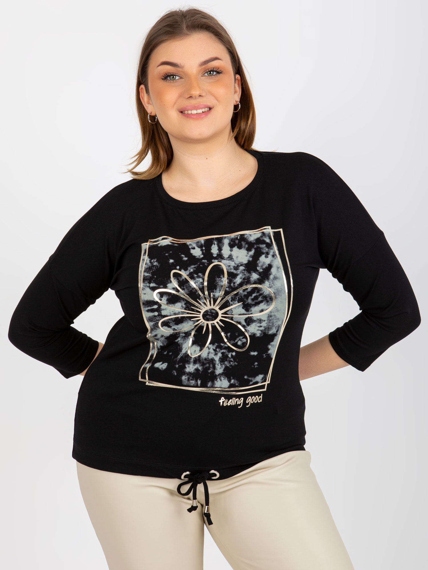 Czarna damska bluzka plus size z okrągłym dekoltem