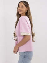 Różowa bluzka oversize ze złotymi wstawkami
