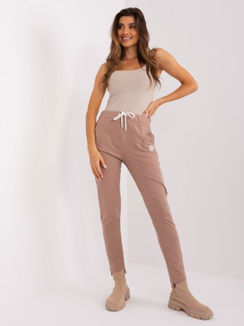 Hurt Dunkelbeige Jogginghose mit Kordelzug.