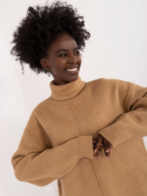 Hurtownia Camelowa sukienka dzianinowa z golfem