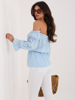Jasnoniebieska muślinowa bluzka z odkrytymi ramionami 