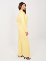 Jasnożółte spodnie z ekoskóry z gumką w pasie 