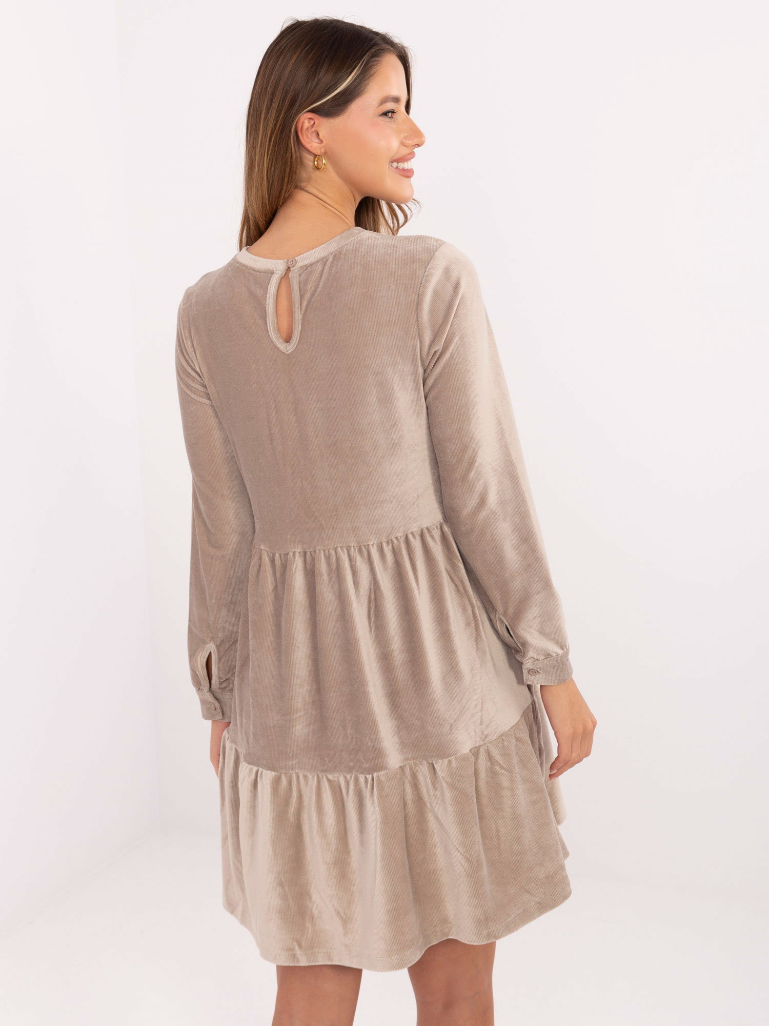 Ciemnobeżowa rozkloszowana sukienka z weluru STITCH & SOUL
