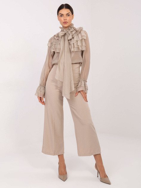 Beżowa elegancka koszula z żabotem