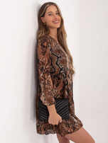 Czarno-brązowa sukienka z printem Loxley RUE PARIS