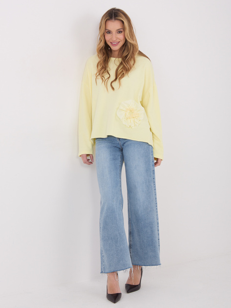 Jasnożółta bluzka z kwiatową aplikacją 3D