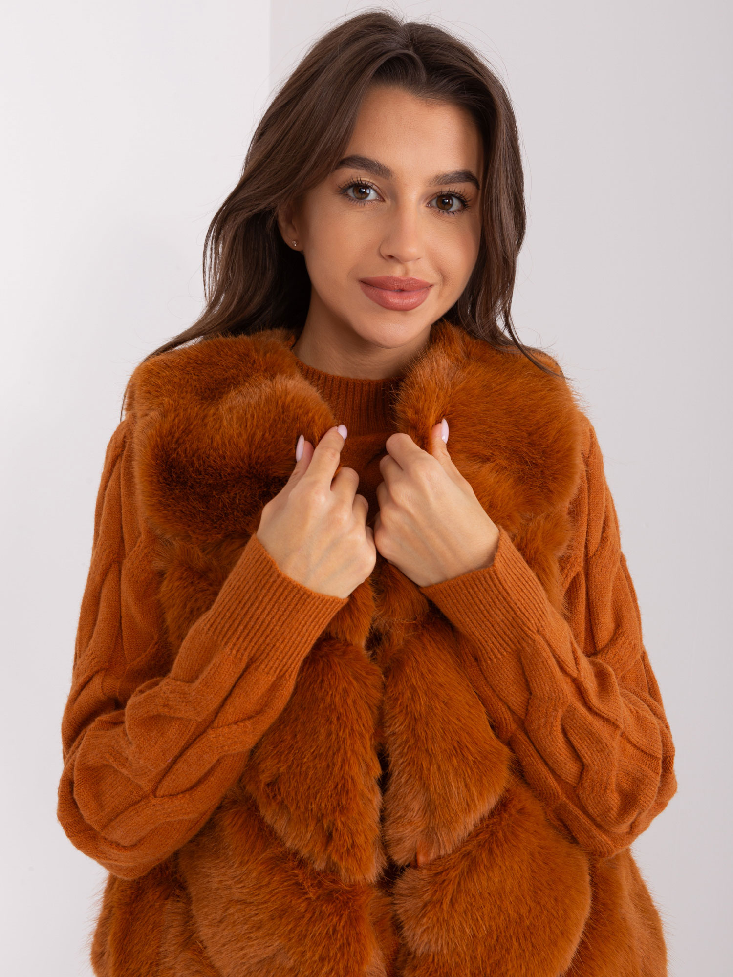 Jasnobrązowa kamizelka futrzana z podszewką
