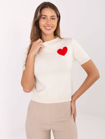 Jasnobeżowy damski sweter z serduszkiem