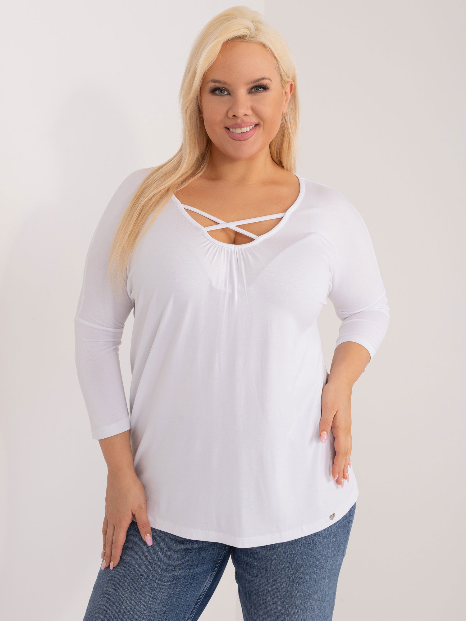 Balta plus size marškinėliai iš viskozės Mariel.