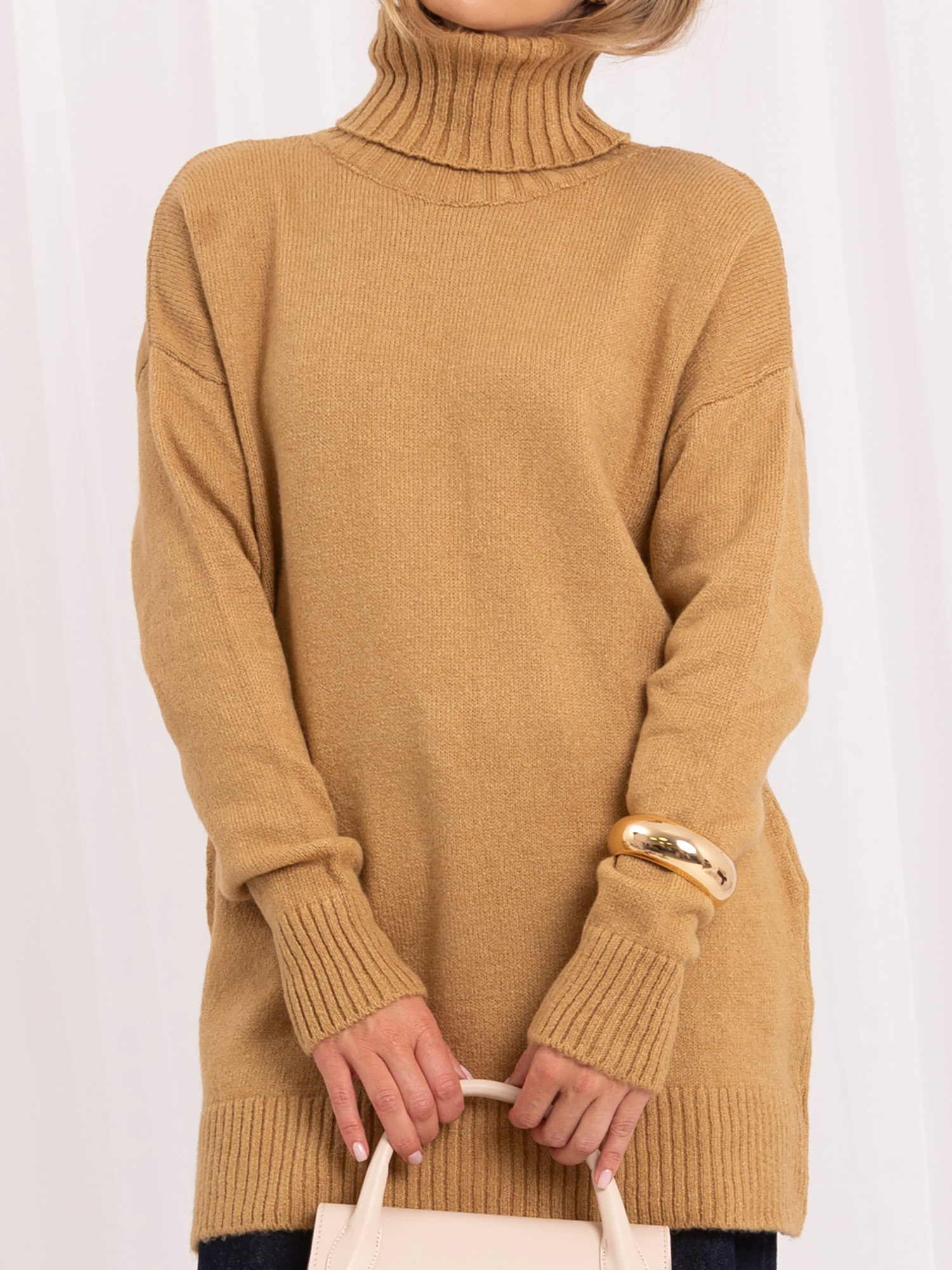 Großhandel Camelowy lockerer Pullover mit hohem Kragen RUE PARIS.