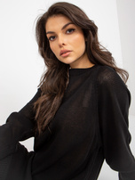 Juoda vasarinė oversized megztinė suknelė.