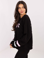 Schwarzer Damenpullover mit dem Aufdruck NYC.