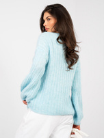 Pastelowy niebieski sweter oversize z okrągłym dekoltem