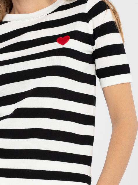 Czarny damski sweter z niewielkim haftem