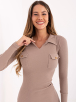 Ciemnobeżowa dopasowana sukienka w prążek RUE PARIS 