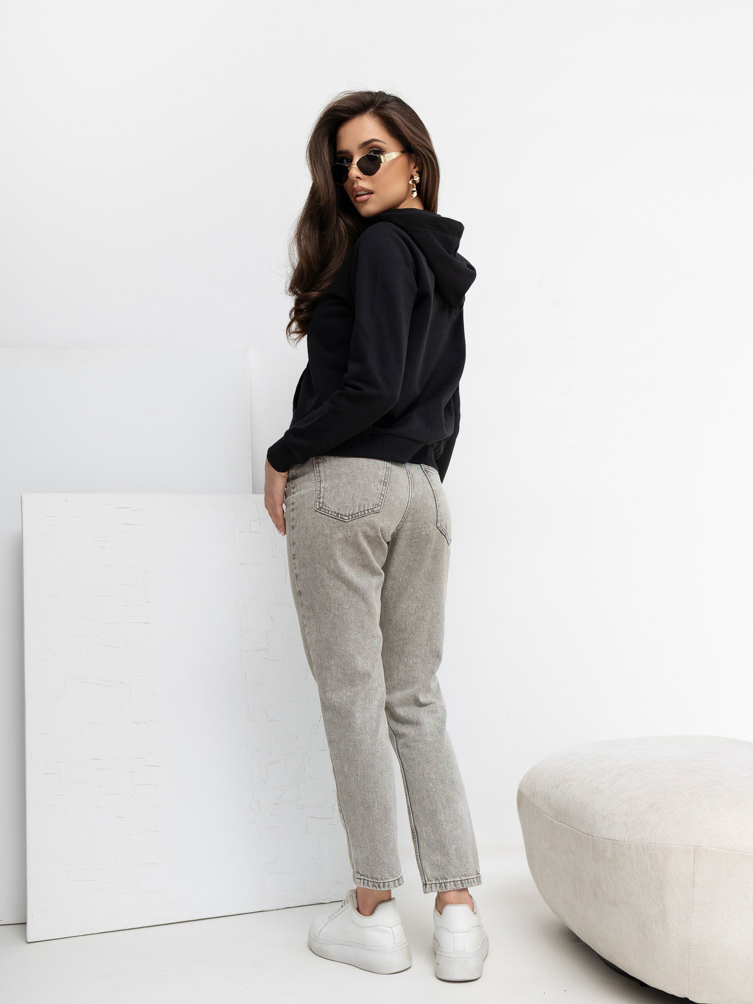 Hurtownia online Czarna rozpinana bluza basic z kieszeniami 