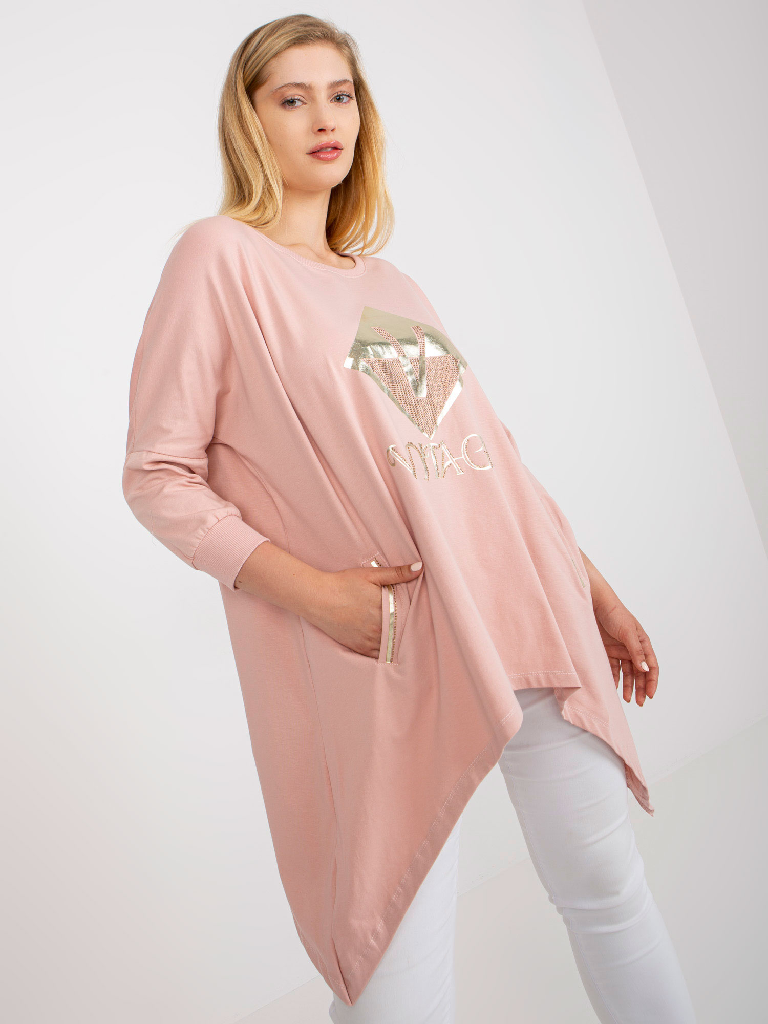Ružovosivá dlhá blúzka plus size s vreckami.