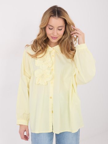 Jasnożółta koszula z kwiatową aplikacją 3D