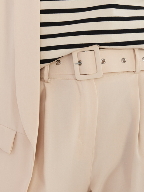 Beżowy garnitur ze spodniami typu cygaretki RUE PARIS