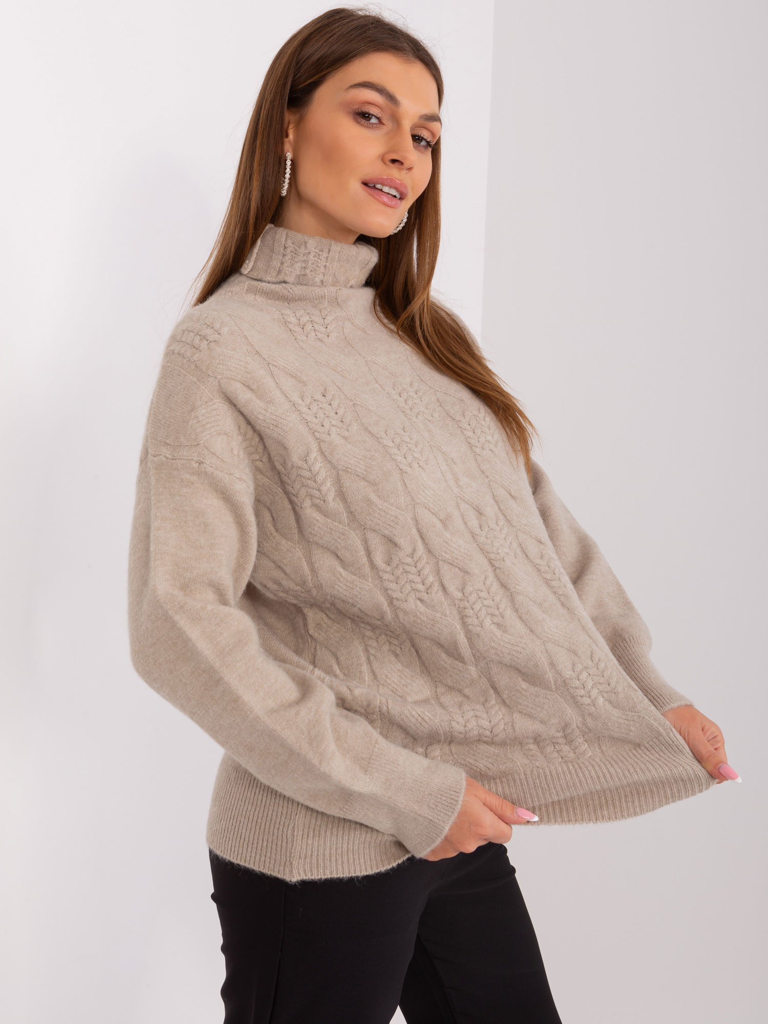 Sweter ciemny bezowy