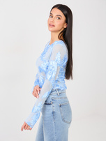 Helleblaue elegante Bluse aus Netz.