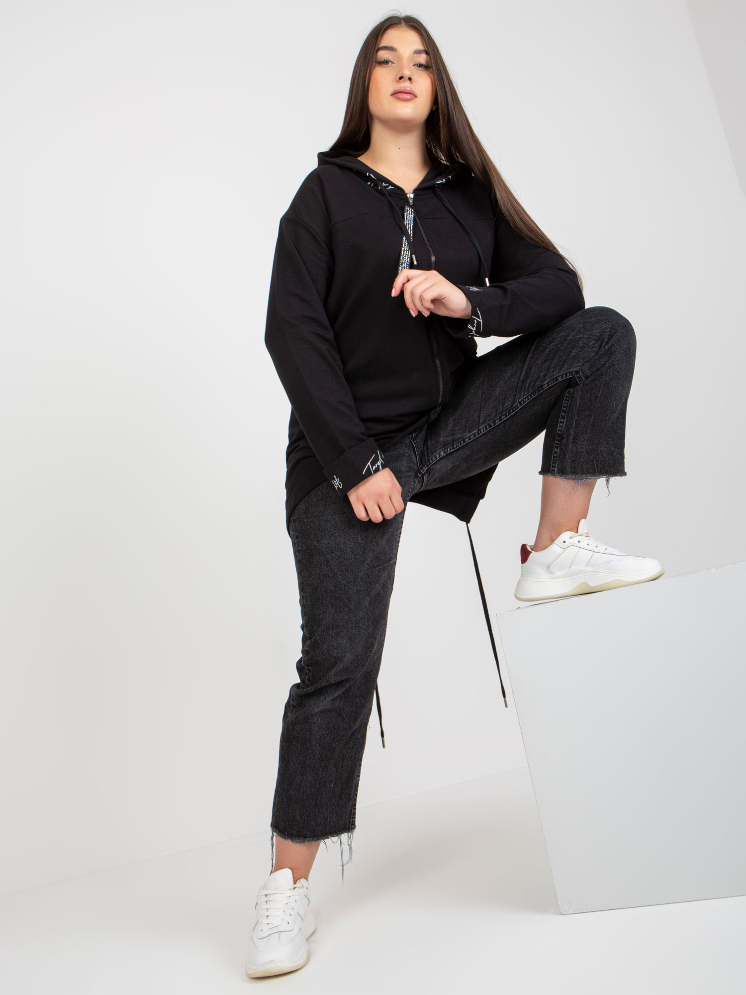 Hurt Czarna rozpinana bluza plus size z kapturem i napisami 