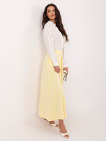 Jasnożółta rozkloszowana spódnica z zakładkami 