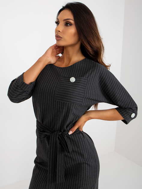 Hurt Ciemnoszara ołówkowa sukienka plus size w paski z kieszenią