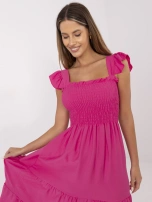 Tmavě hnědé kalhoty s příměsí lnu.