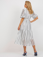 Hurt Biało-czarna rozkloszowana sukienka z falbaną 