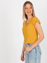 Hurt Ciemnożółta bluzka wizytowa z aplikacją i krótkim rękawem