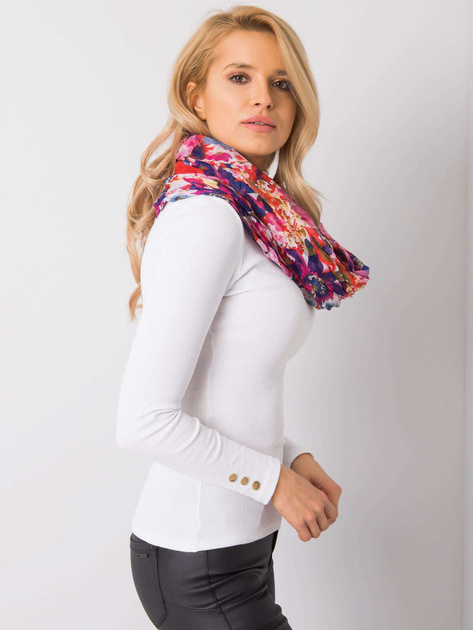 Czerwona chusta w kwiaty