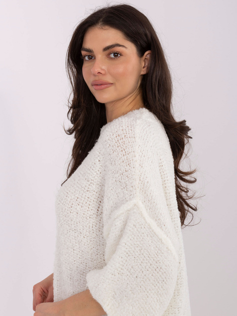 Ecru sweter boucle o kroju oversize