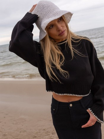 Hurtownia Czarny damski sweter dzianinowy oversize